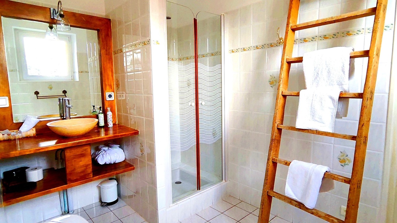 Photo of Bathroom in Dirac