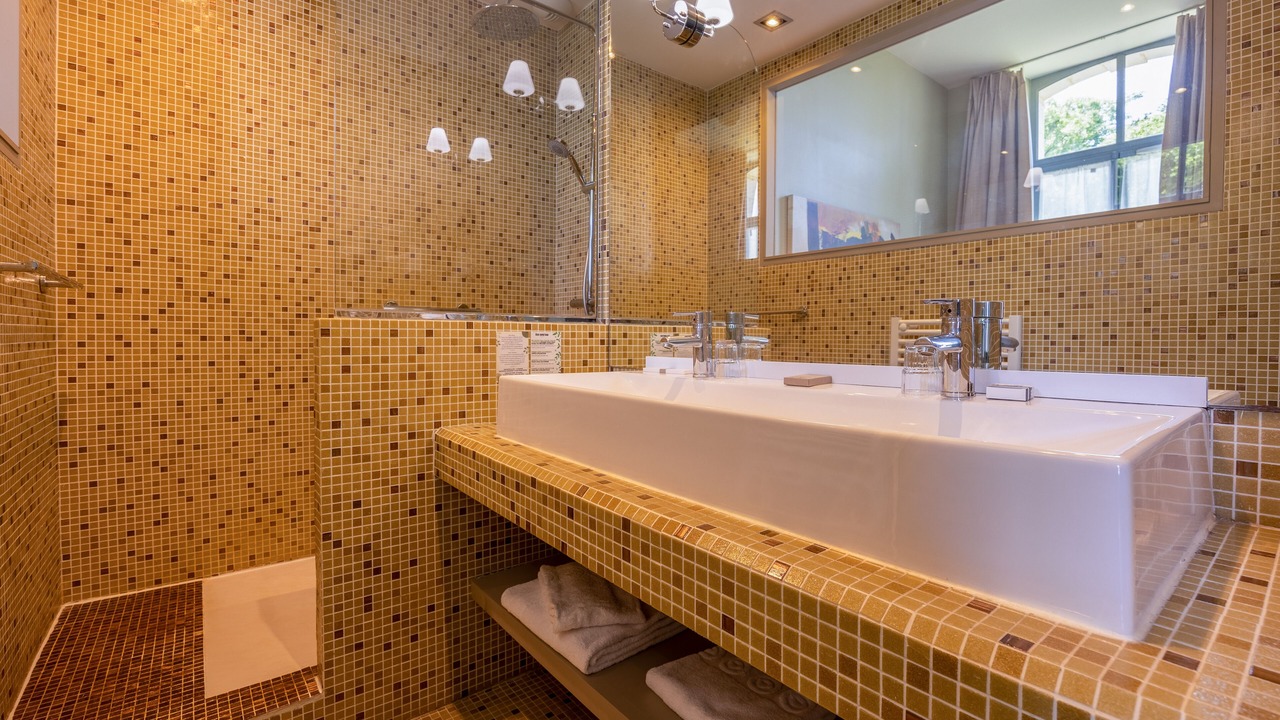 Photo of Bathroom in Lagord