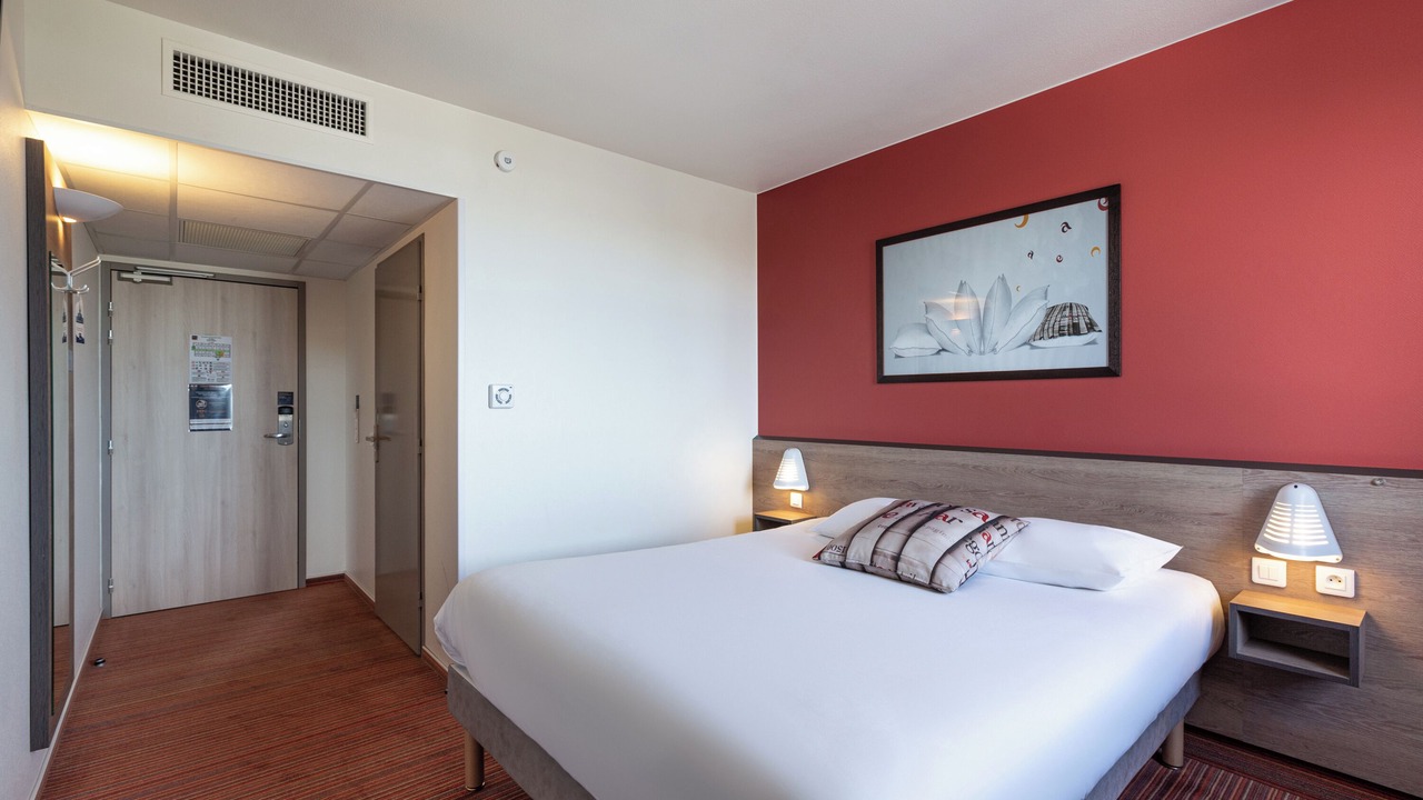 Photo of Bedroom in Saint-Pantaleon-de-Larche
