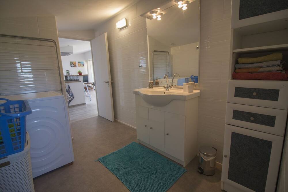 Photo of Bathroom in Saint-Dizant-du-Bois