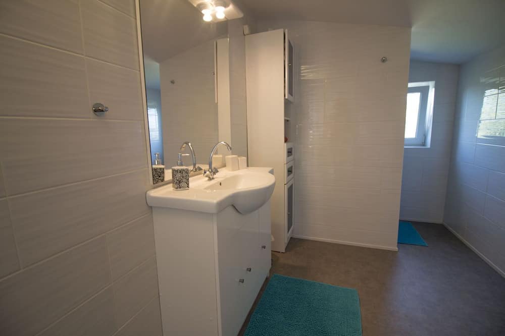 Photo of Bathroom in Saint-Dizant-du-Bois