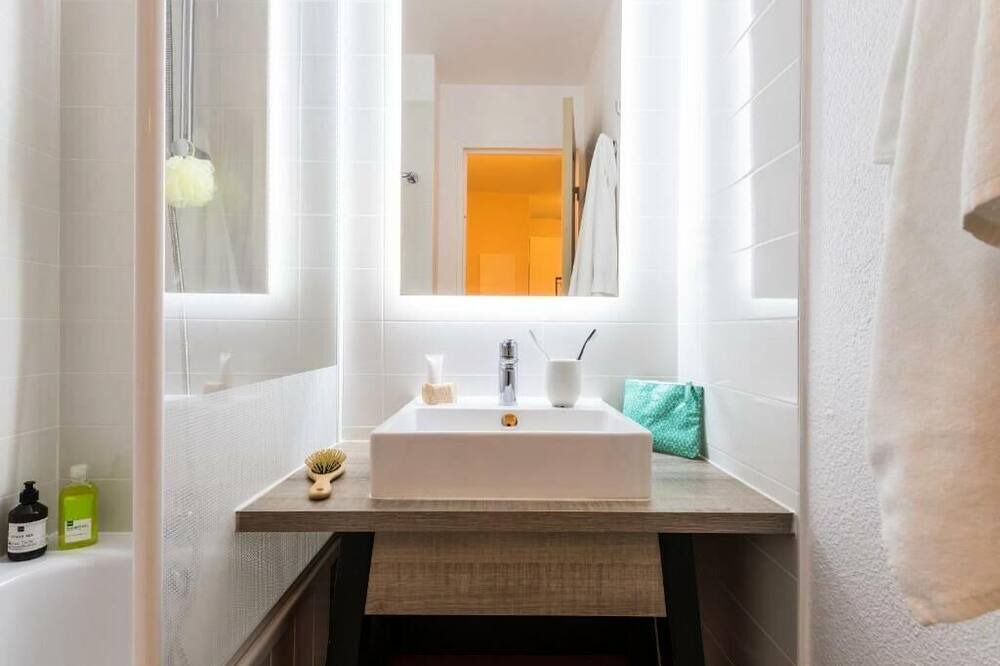 Photo of Bathroom in Behobie