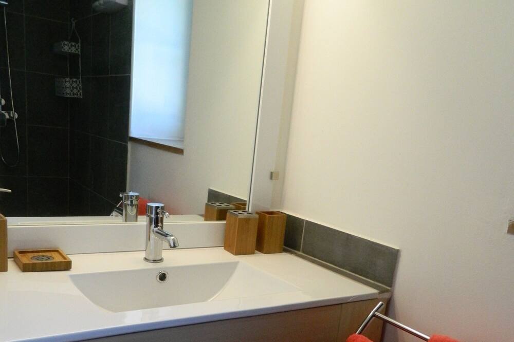 Photo of Bathroom in Saint-Cernin-de-Labarde
