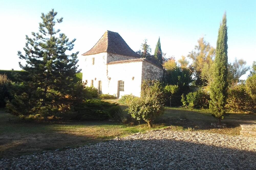 Photo of Outdoor in Saint-Cernin-de-Labarde