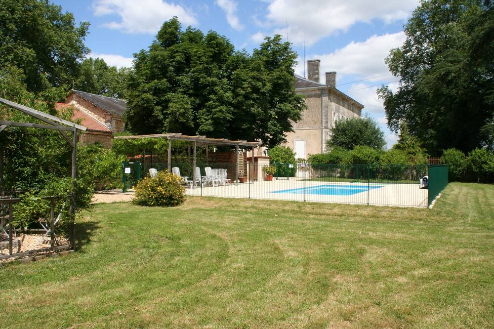 Photo of Outdoor in Saint-Pierre-de-Cole