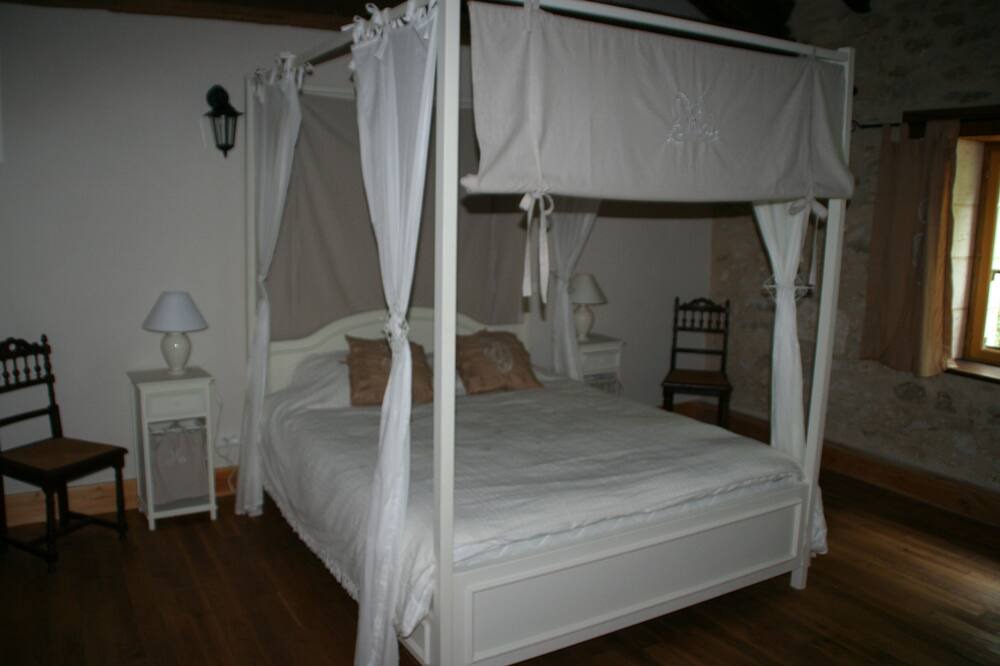 Photo of Bedroom in Saint-Pierre-de-Cole