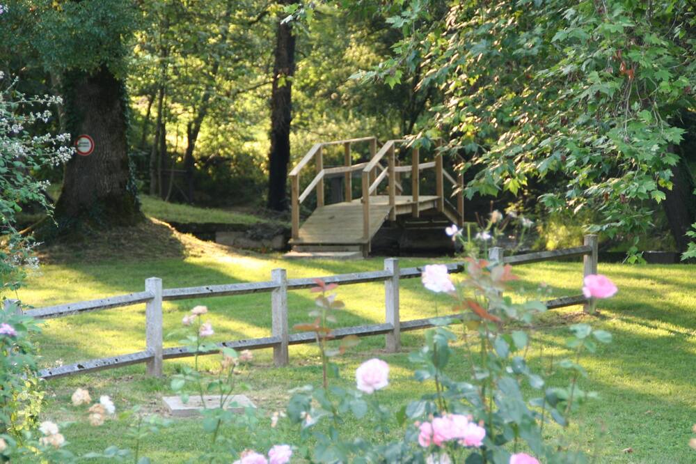 Photo of Outdoor in Saint-Pierre-de-Cole