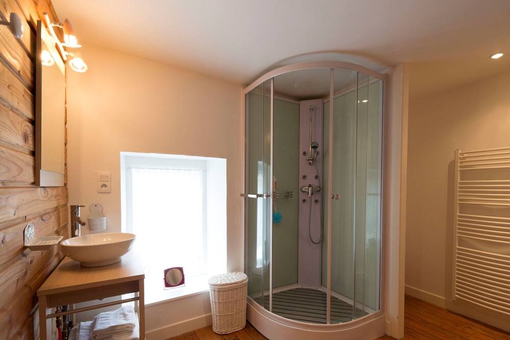 Photo of Bathroom in Naillat
