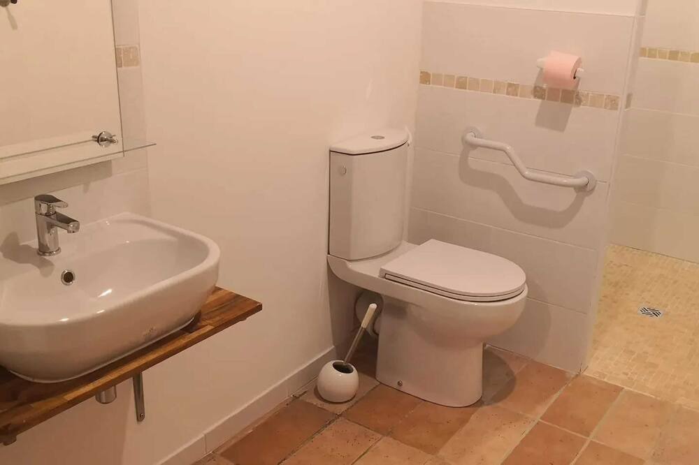 Photo of Bathroom in Jaunay-Marigny