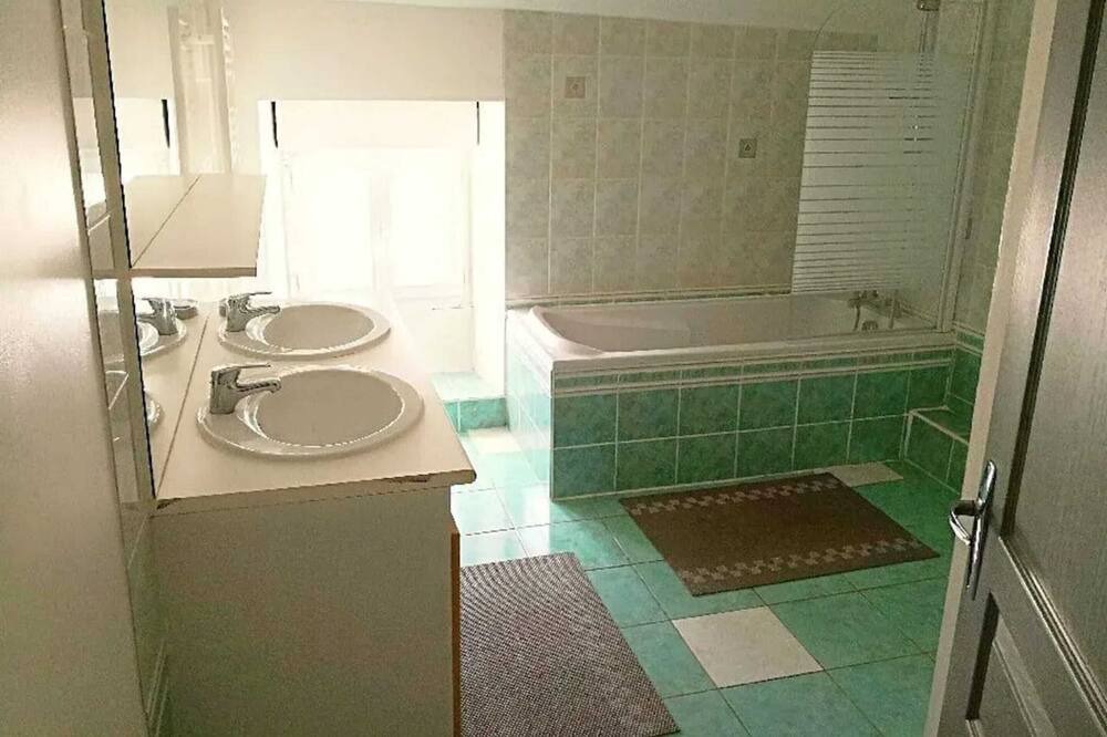 Photo of Bathroom in Jaunay-Marigny