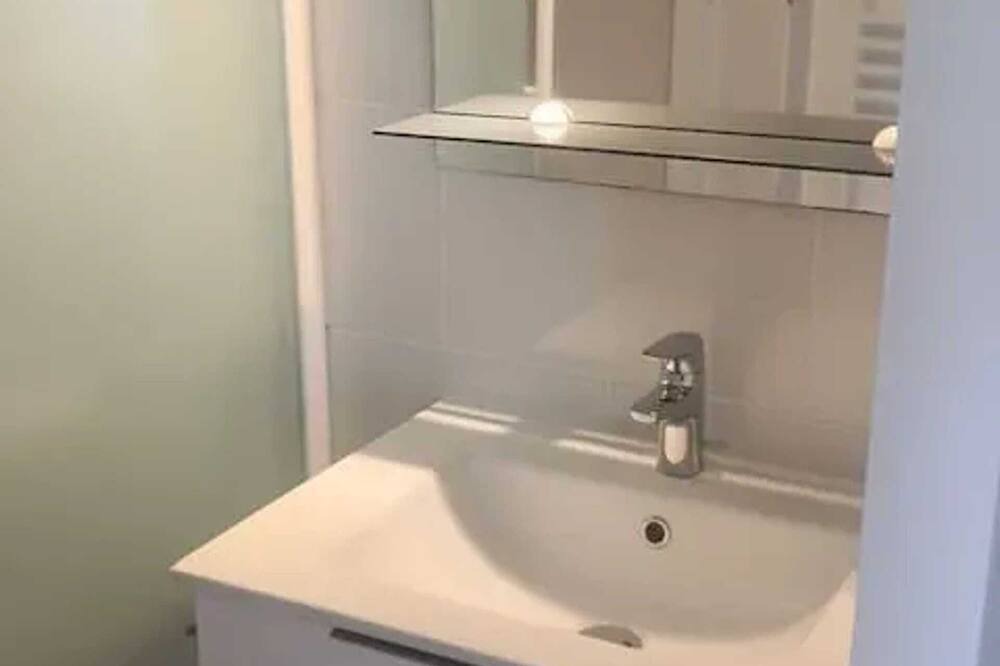 Photo of Bathroom in Jaunay-Marigny
