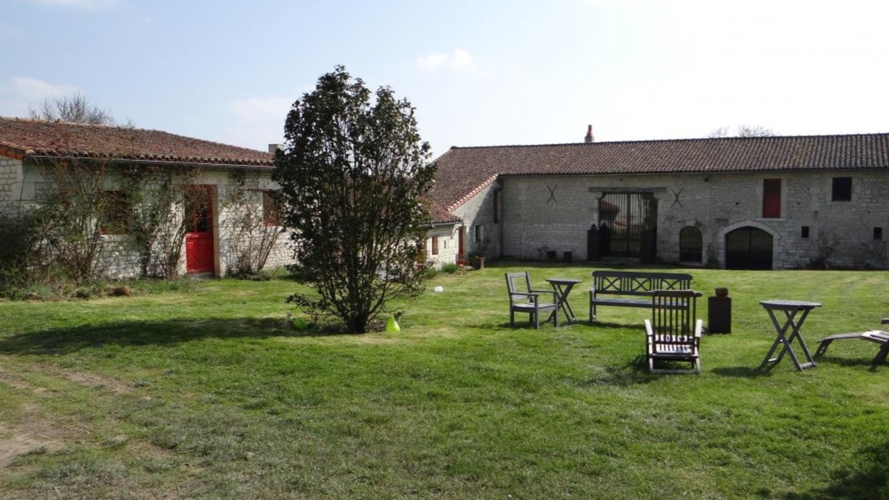 Photo of Outdoor in Saires