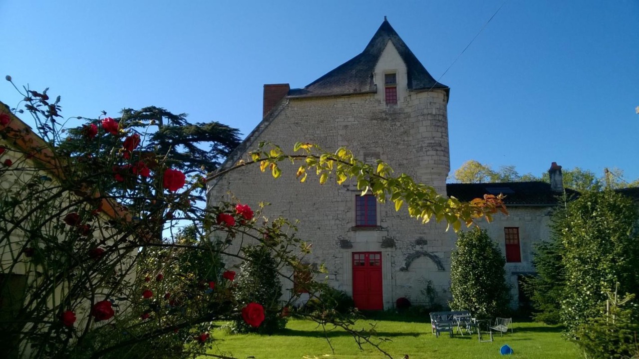Photo of Buildings in Saires