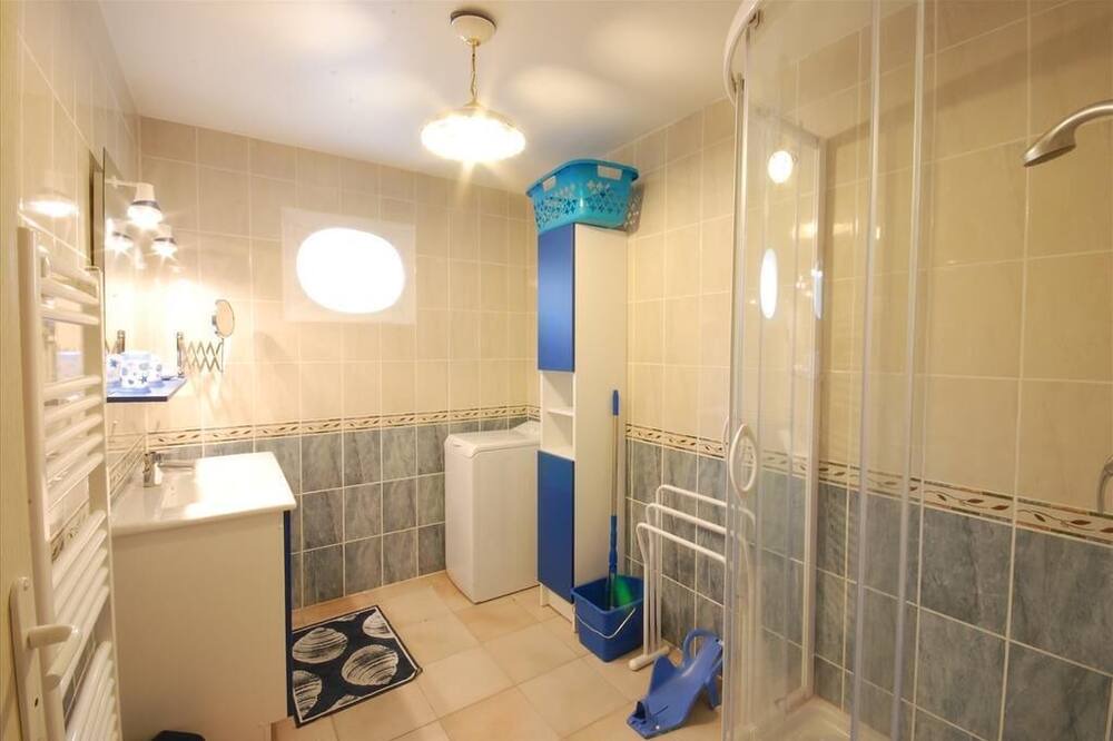 Photo of Bathroom in Le Bois-Plage-en-Re