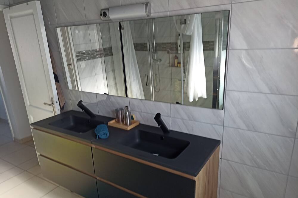 Photo of Bathroom in Montussan