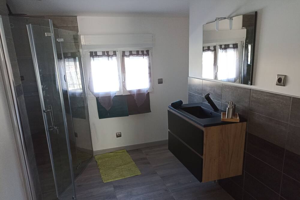 Photo of Bathroom in Montussan