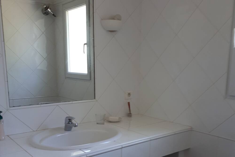 Photo of Bathroom in Gontaud