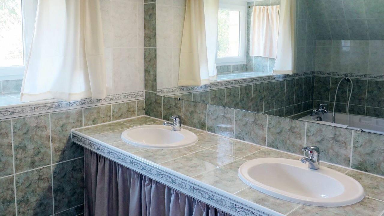 Photo of Bathroom in Saint-Georges-de-Montclard