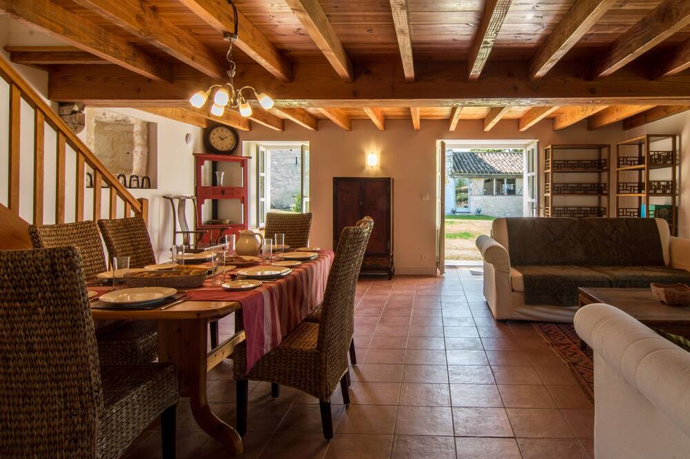 Photo of Livingroom in Issigeac