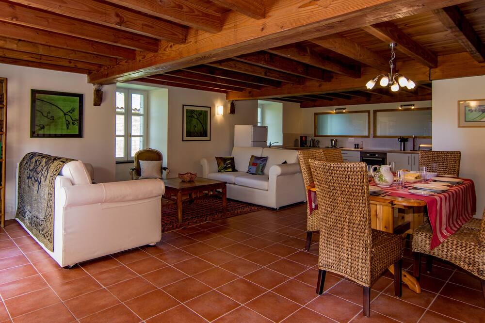 Photo of Livingroom in Issigeac
