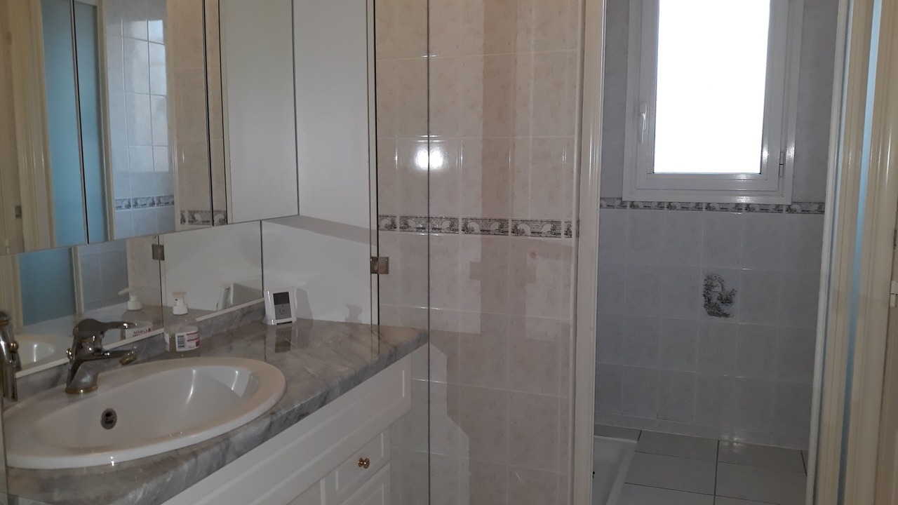 Photo of Bathroom in Ludon-Medoc