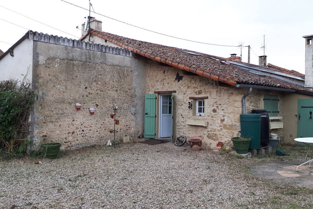 Photo of Outdoor in Queaux