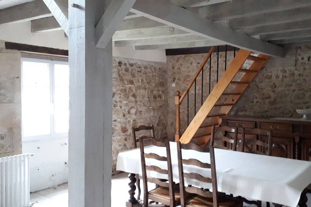 Photo of Kitchen in Queaux