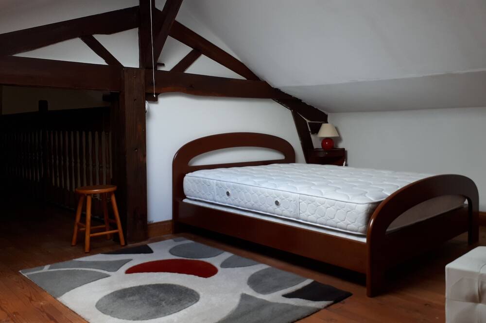 Photo of Bedroom in Queaux