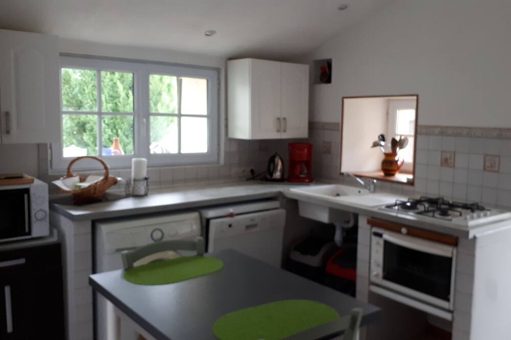 Photo of Kitchen in Queaux