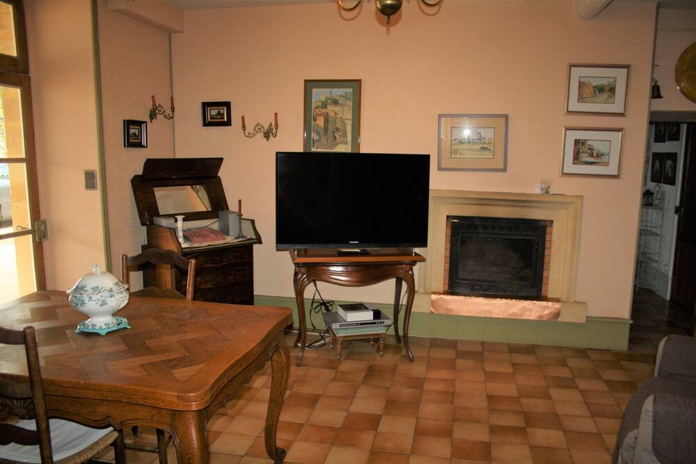 Photo of Livingroom in Cenac-et-Saint-Julien