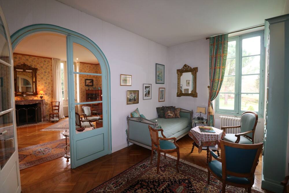 Photo of Livingroom in Cenac-et-Saint-Julien