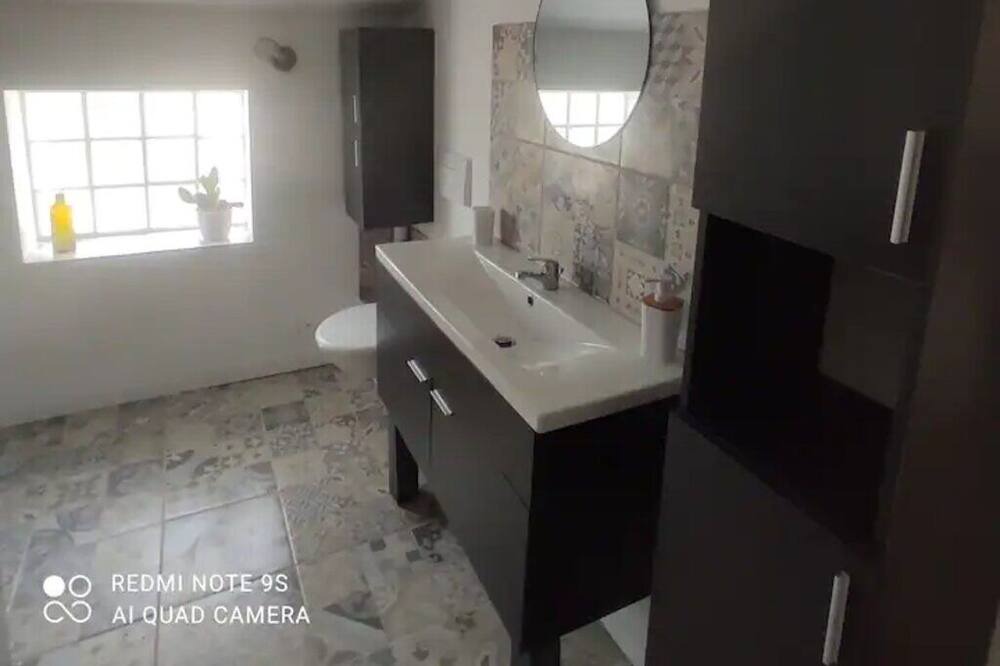 Photo of Bathroom in Barsac