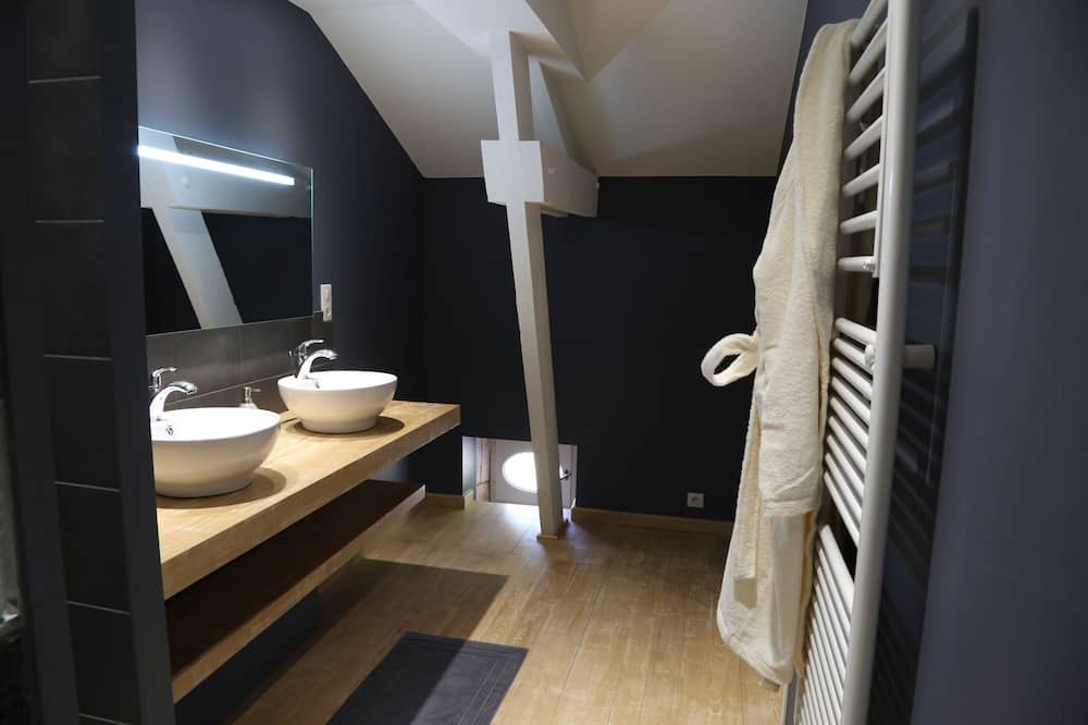 Photo of Bathroom in Saint-Pierre-de-Cole
