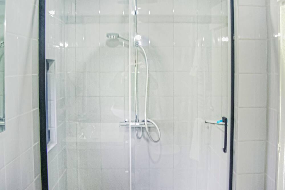 Photo of Bathroom in Etagnac