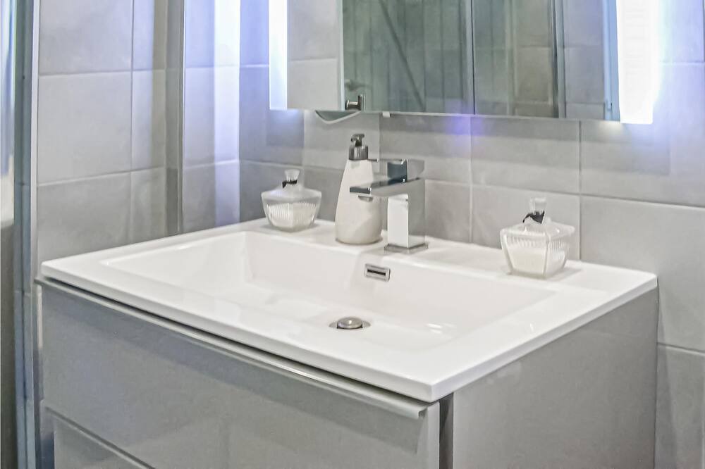 Photo of Bathroom in Etagnac