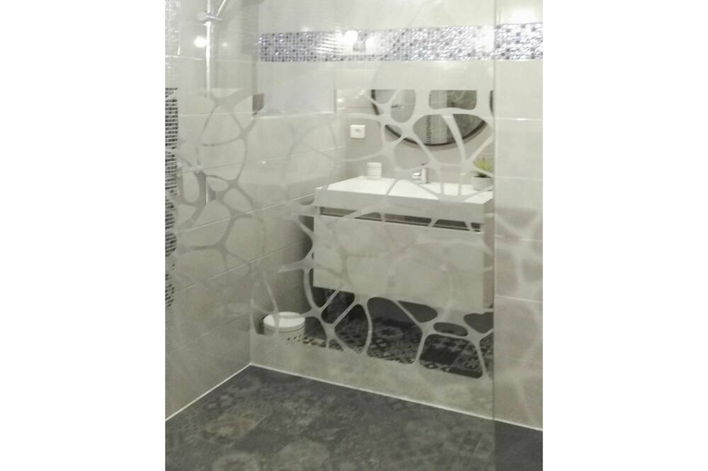 Photo of Bathroom in Saint-Amand-de-Coly