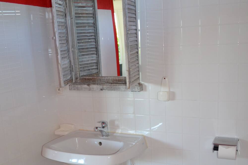 Photo of Bathroom in Verruyes
