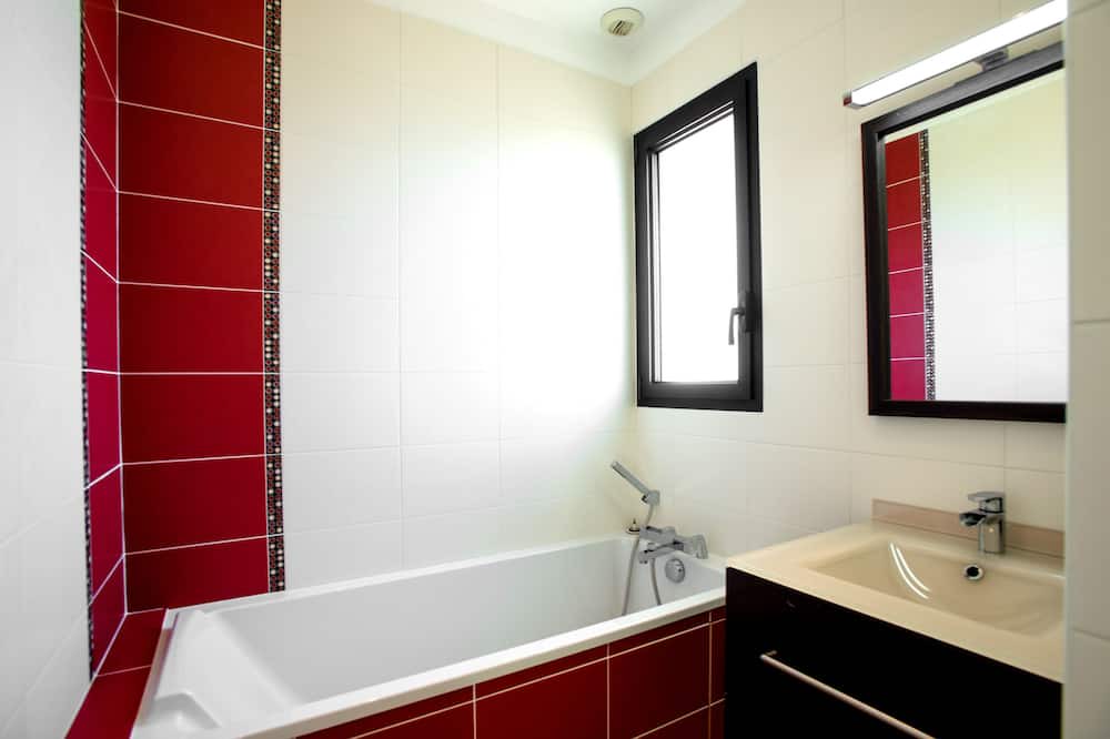 Photo of Bathroom in Latresne
