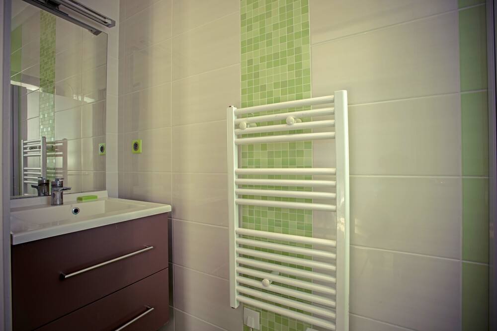 Photo of Bathroom in Latresne
