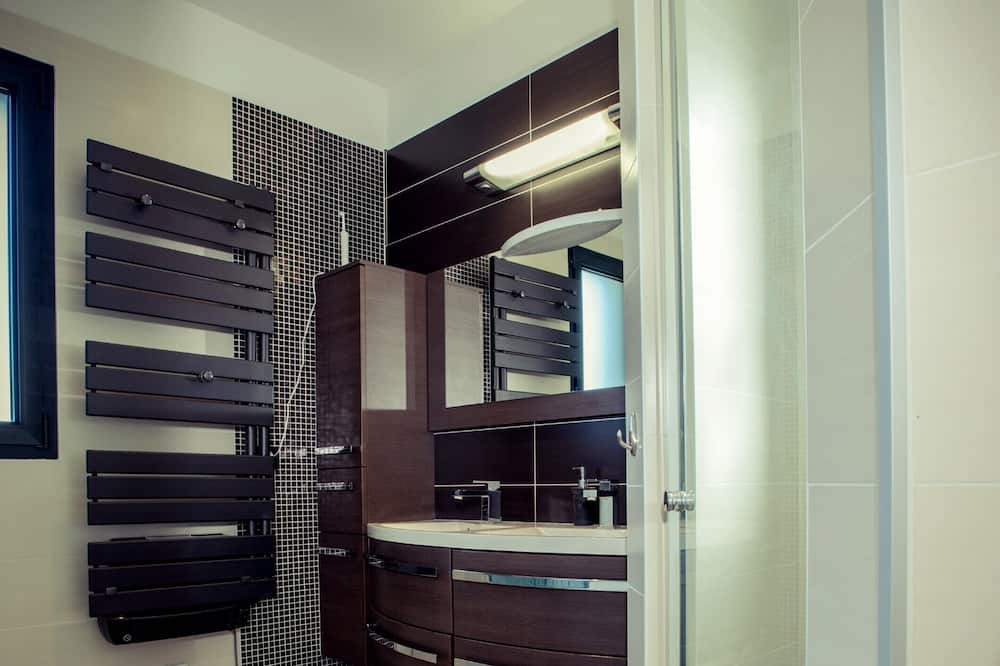 Photo of Bathroom in Latresne