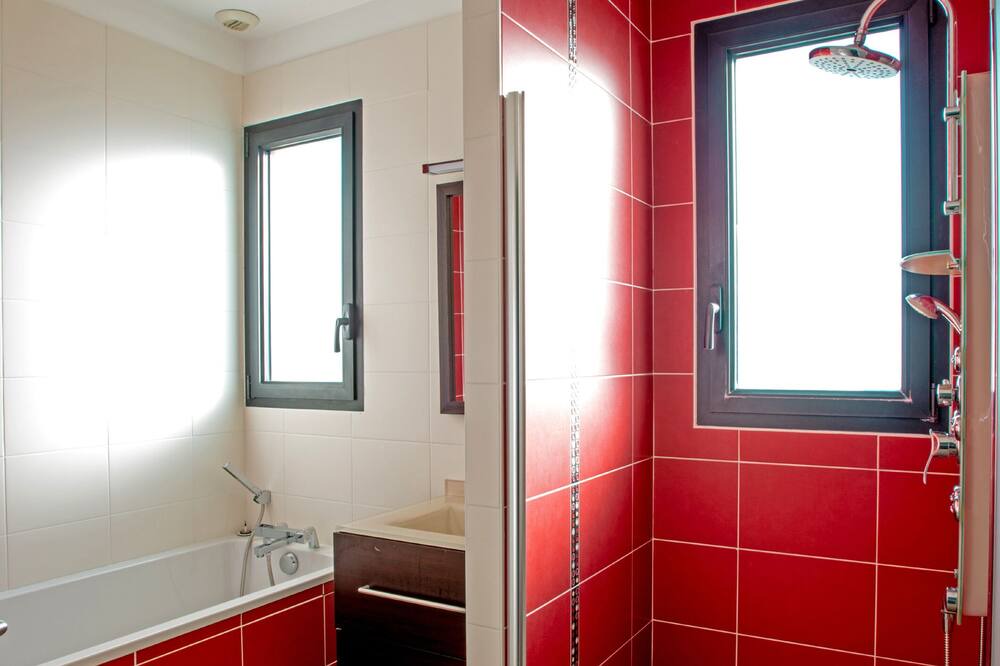Photo of Bathroom in Latresne