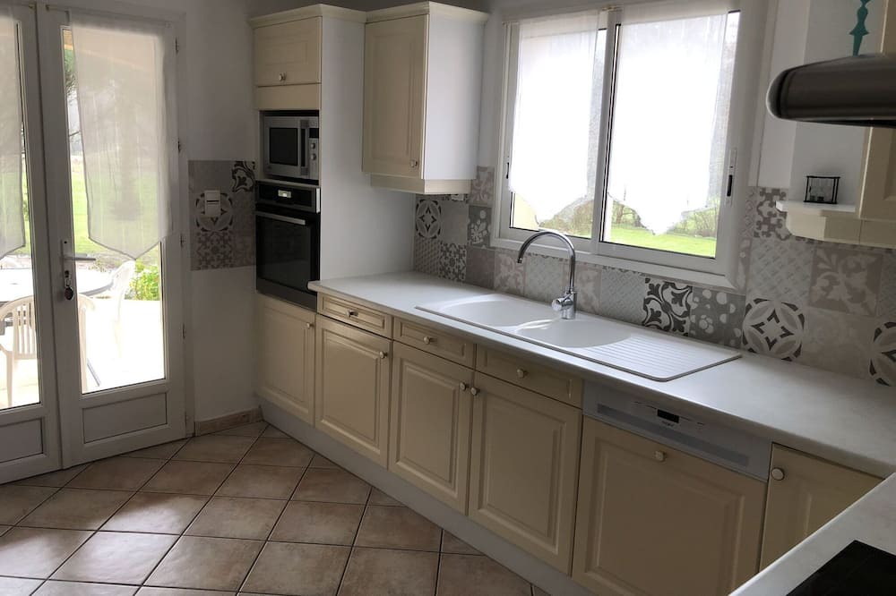 Photo of Kitchen in Laroque-Timbaut