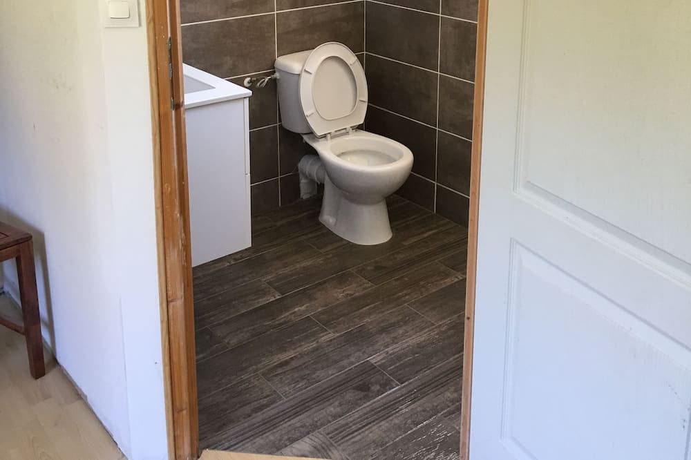 Photo of Bathroom in Laroque-Timbaut