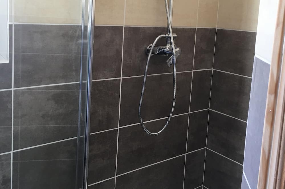 Photo of Bathroom in Laroque-Timbaut