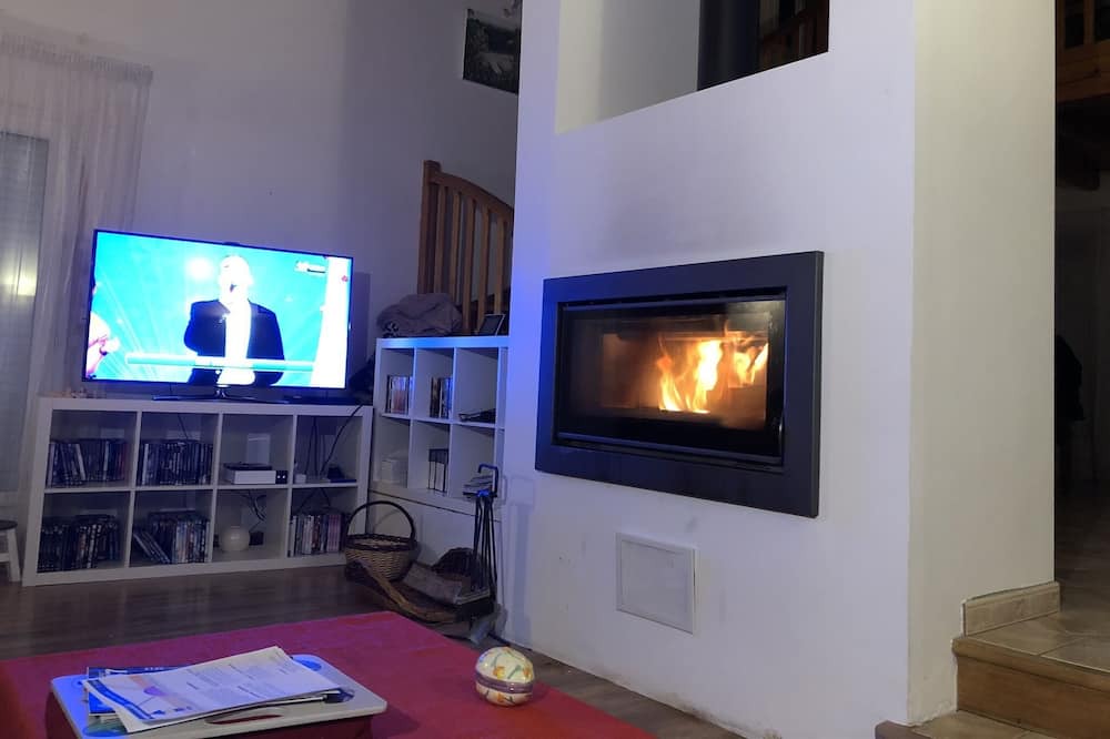 Photo of Livingroom in Laroque-Timbaut