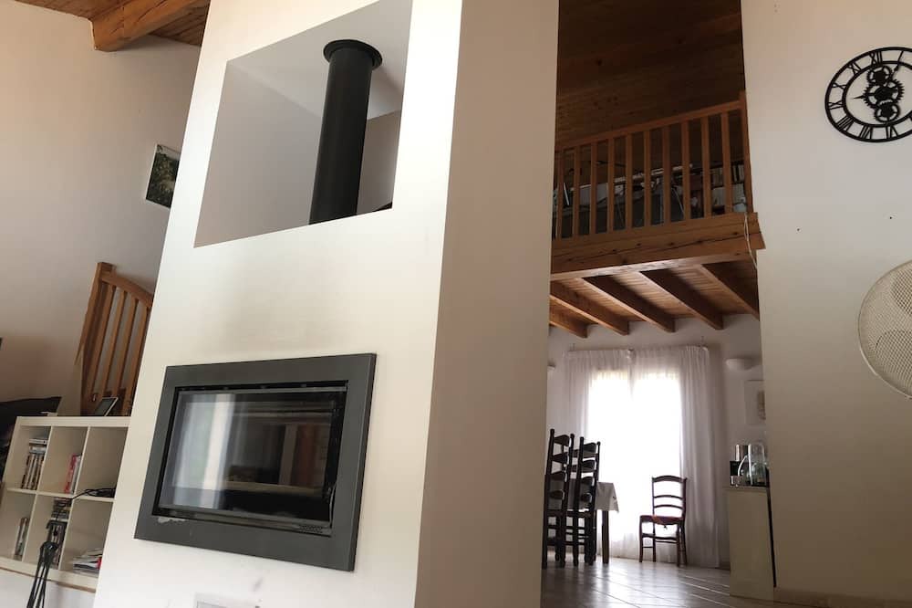 Photo of Livingroom in Laroque-Timbaut