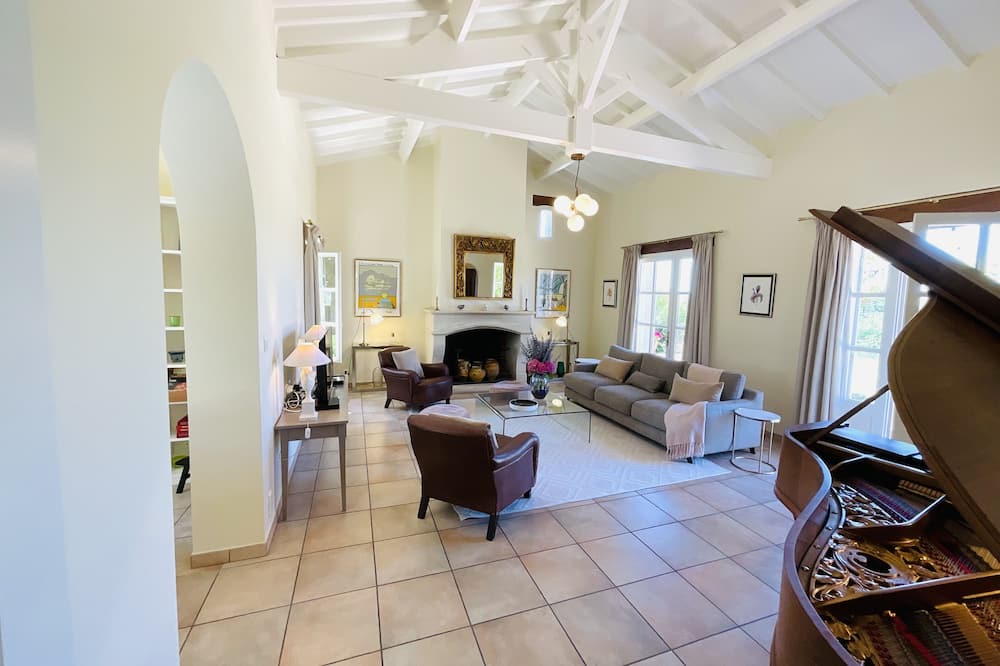 Photo of Livingroom in Baleyssagues