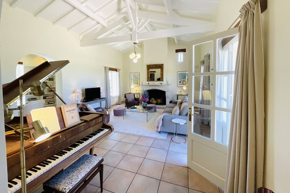 Photo of Livingroom in Baleyssagues