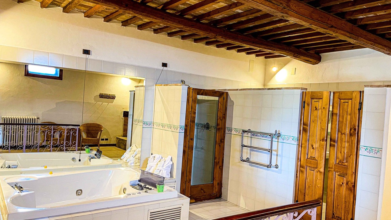 Photo of Bathroom in Montefollonico