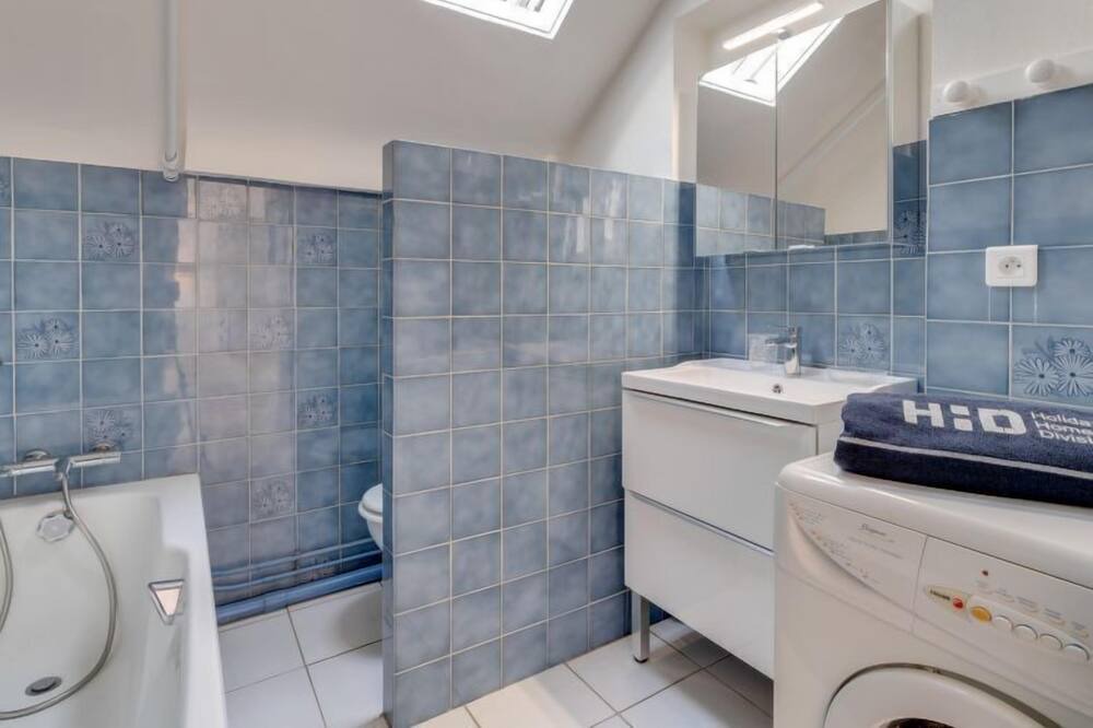 Photo of Bathroom in Biarritz City Centre